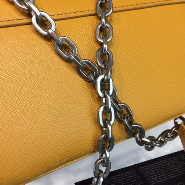 Pra*a metal closure 23.5cm x 5.5cm x 14.5cm