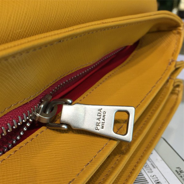 Pra*a metal closure 23.5cm x 5.5cm x 14.5cm