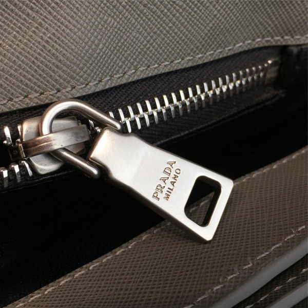Pra*a metal closure 3912 30.5cm x 4.5cm x 19cm