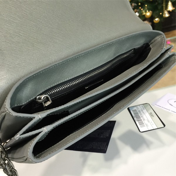 Pra*a metal closure 3912 30.5cm x 4.5cm x 19cm