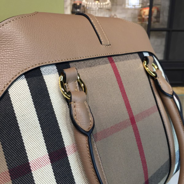 Bv*b*rry nude shoulder bag 36cm x 14.5cm x 26cm