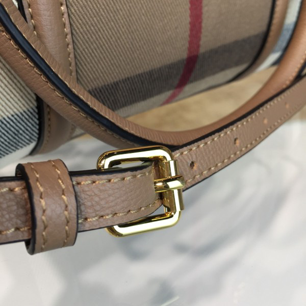 Bv*b*rry nude shoulder bag 36cm x 14.5cm x 26cm