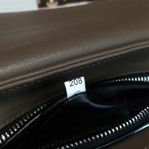 Pra*a metal closure 3913 30.5cm x 4.5cm x 19cm