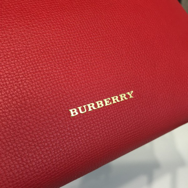 Bv*b*rry red shoulder bag 27cm x 11.5cm x 22cm