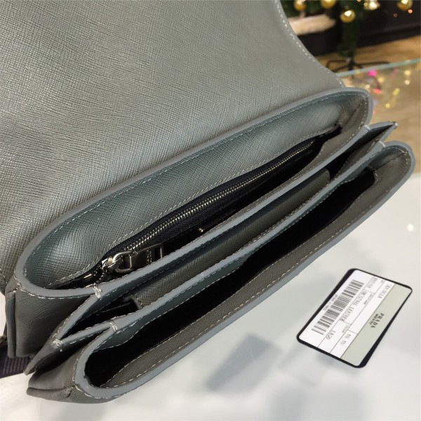 Pra*a metal closure 3920 23.5cm x 4.5cm x 15cm