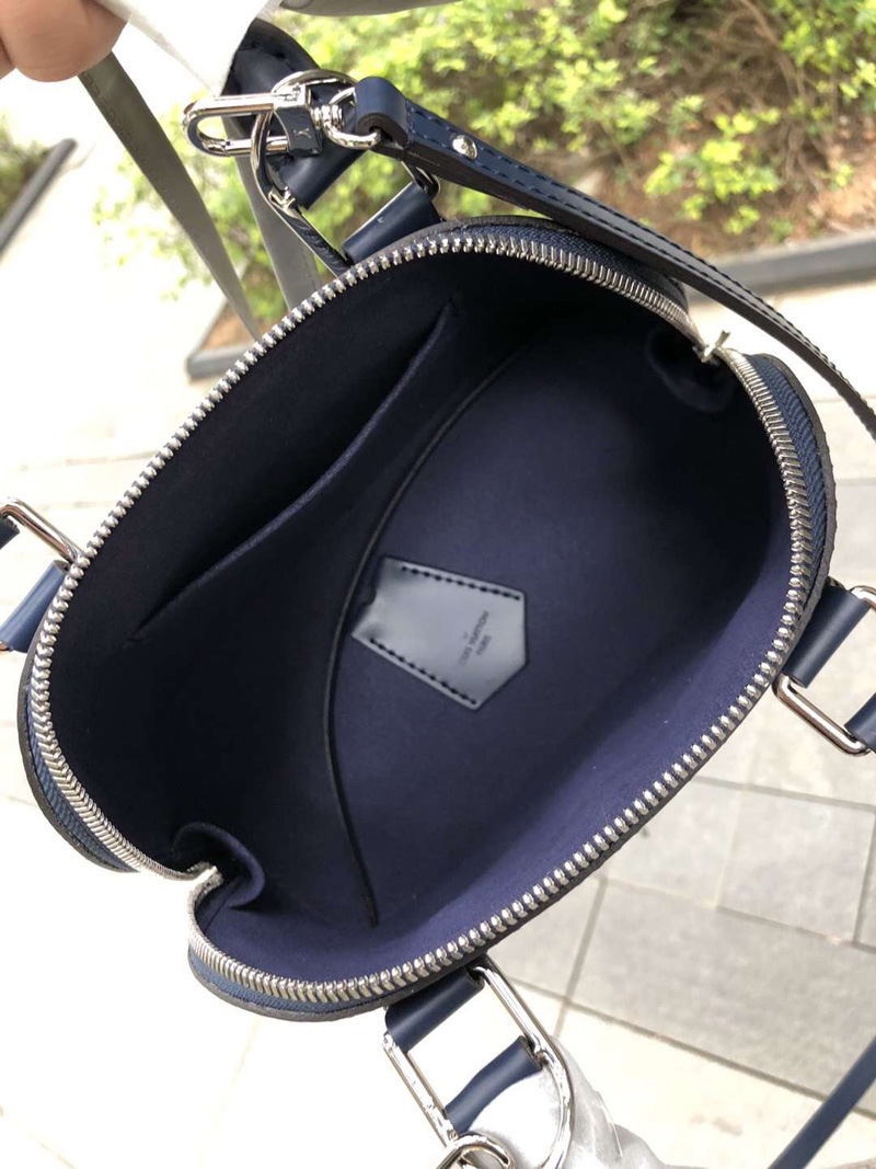 l0vis Vvtt0n alma bb blue epi leather indigo_m40855_24cm x 11.5cm x 18cm