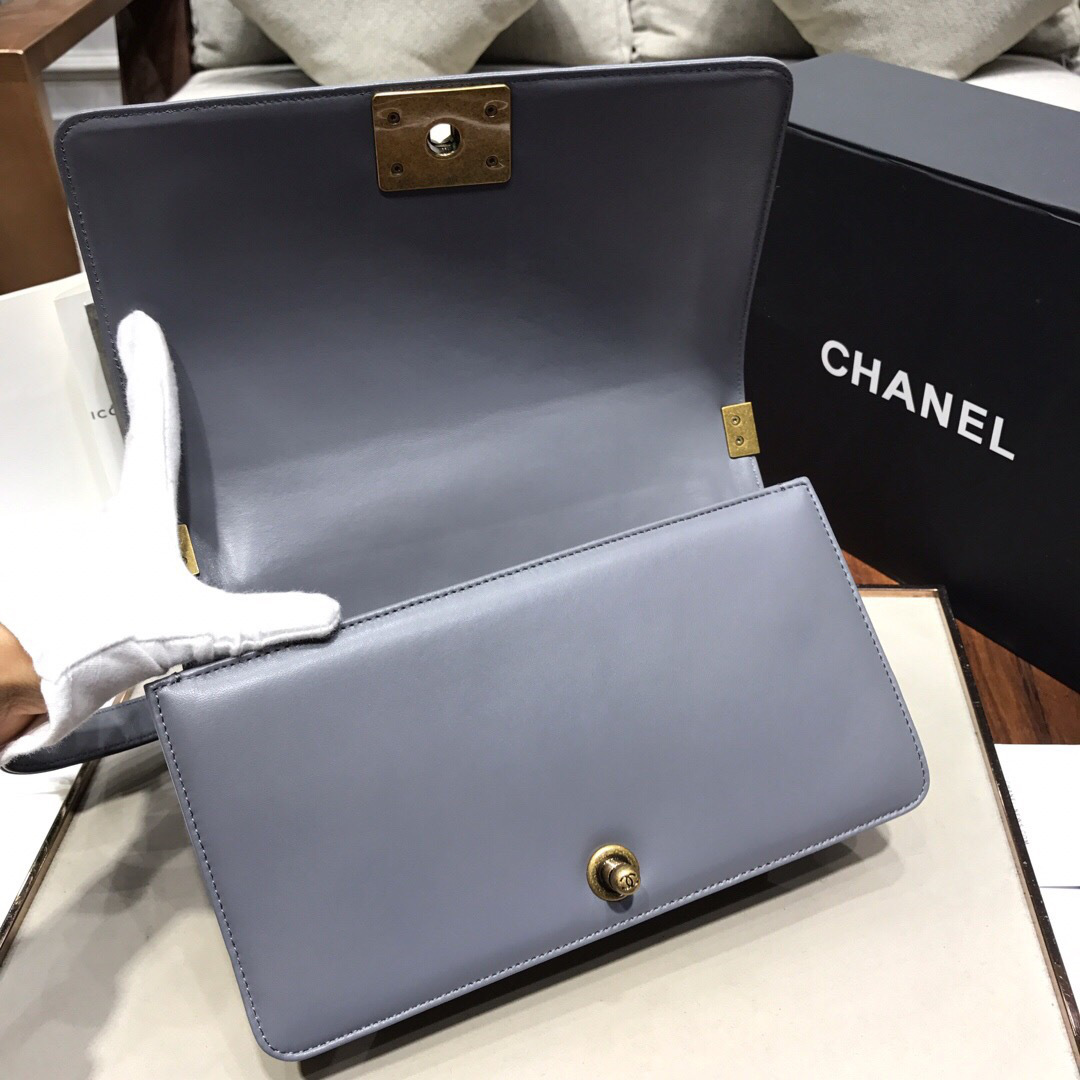 ch**el sheepskin classic D1am0nd hot mama burst gray gold hardware a67086