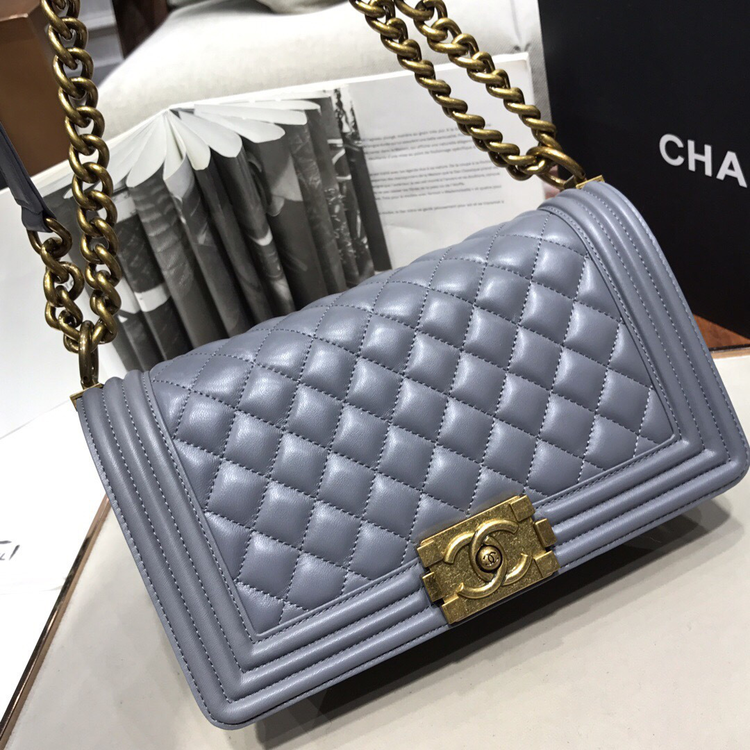 ch**el sheepskin classic D1am0nd hot mama burst gray gold hardware a67086