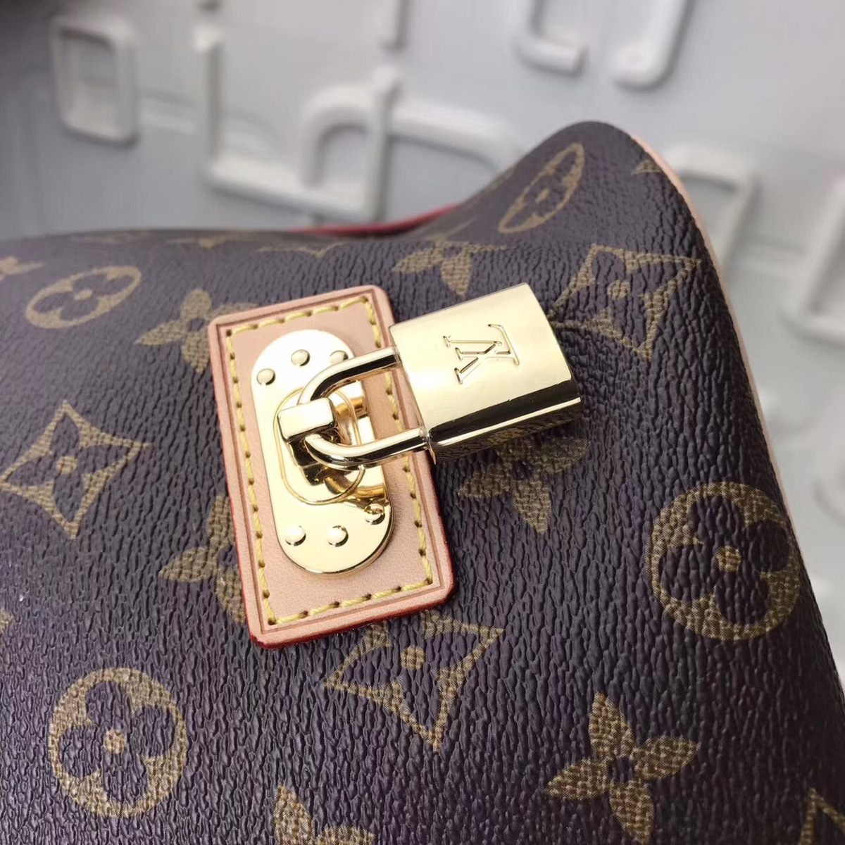 LV classic bucket bag m40372 29x30x19cm
