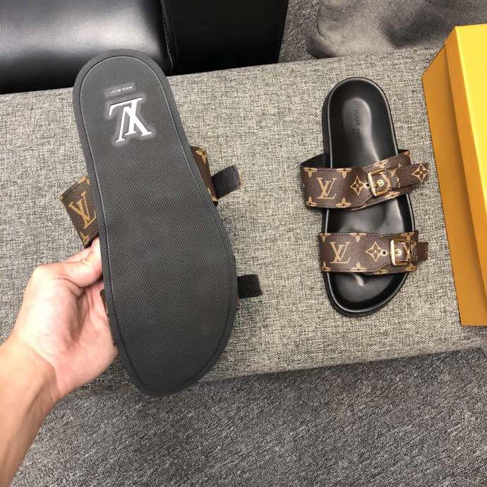 l0vis Vvtt0n sandals