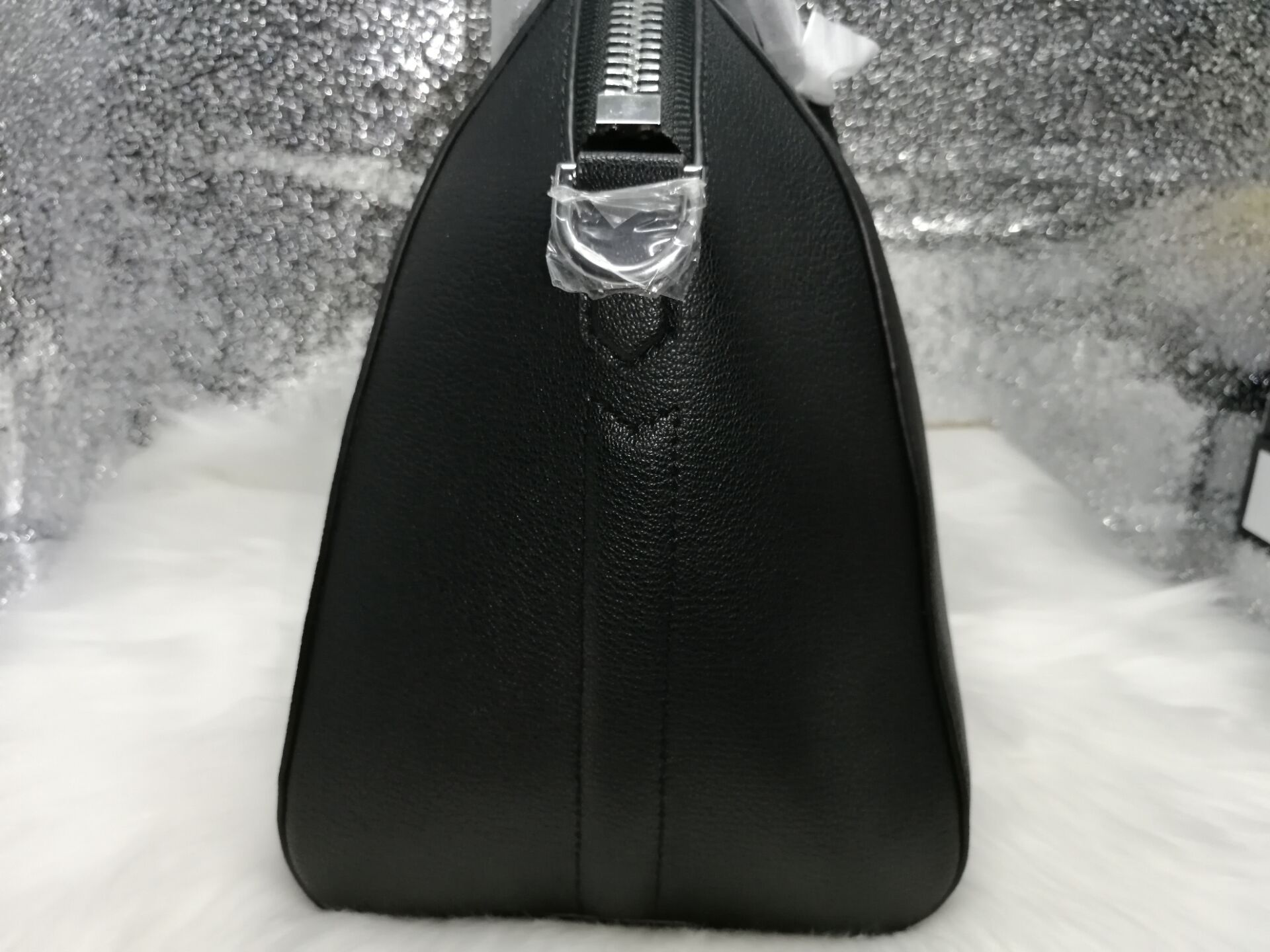 G1uenchy medium antigona handbag 3077