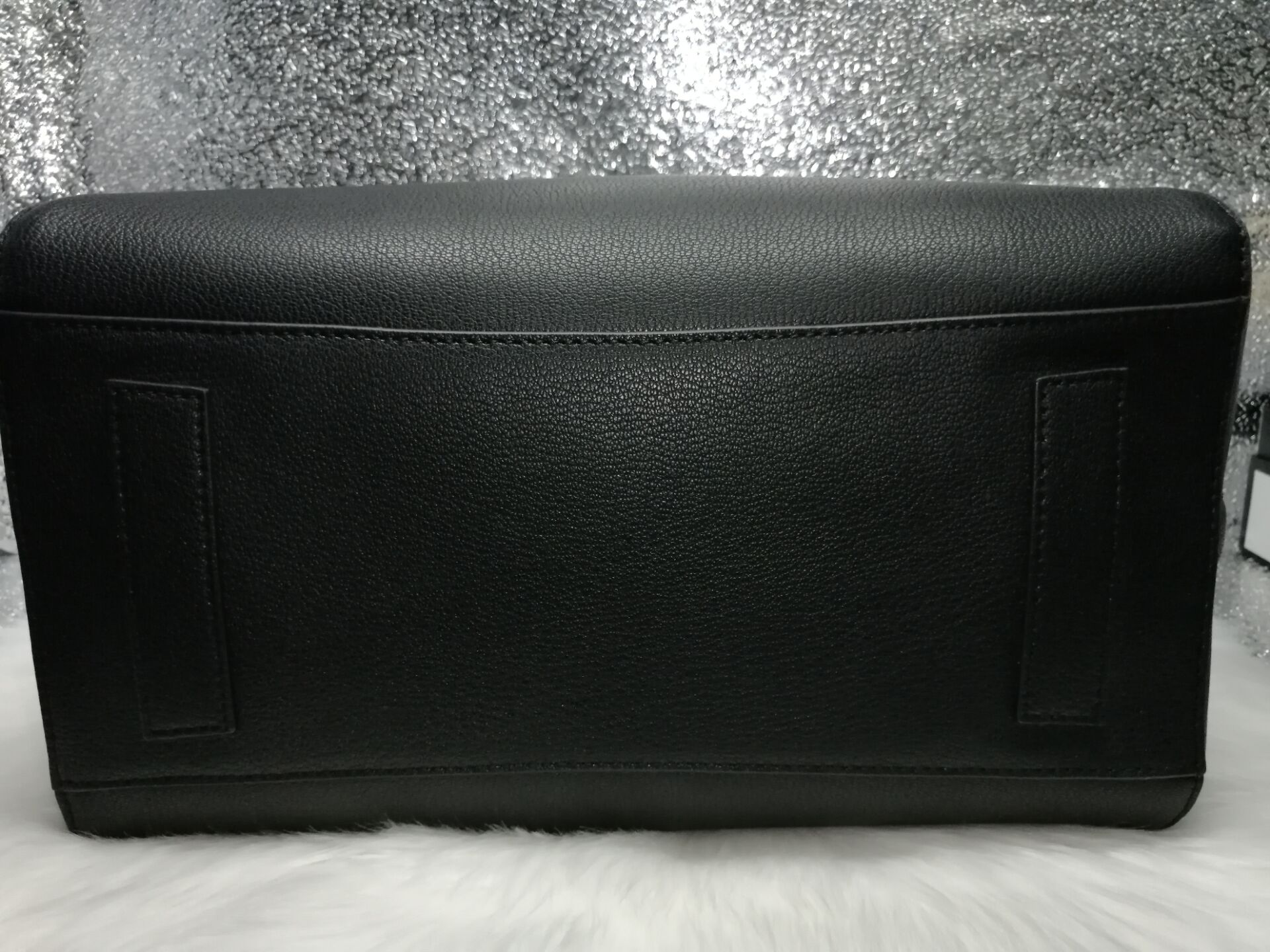 G1uenchy medium antigona handbag 3077