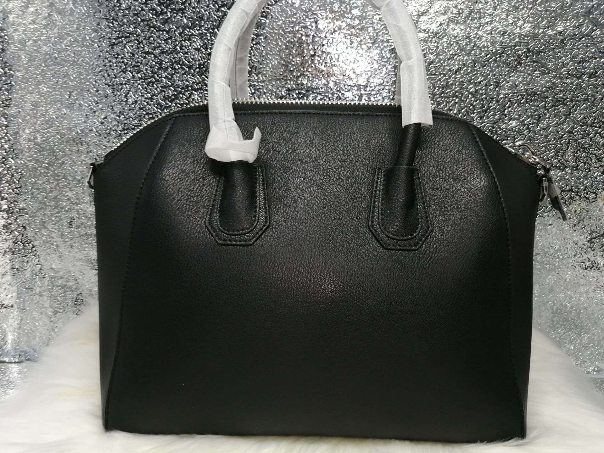 G1uenchy medium antigona handbag 3077
