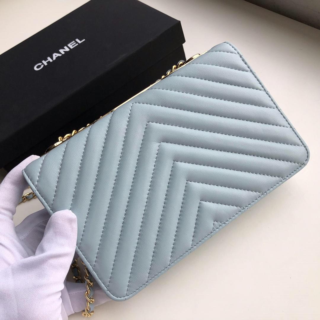 Ch**el lamb skin v-type chain bag blue 19x13.5x3.5cm