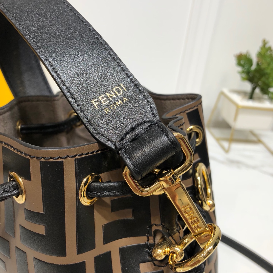 F**di mon tresor brown leather mini-bag 18*12*10cm