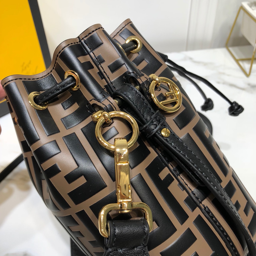 F**di mon tresor brown leather mini-bag 18*12*10cm