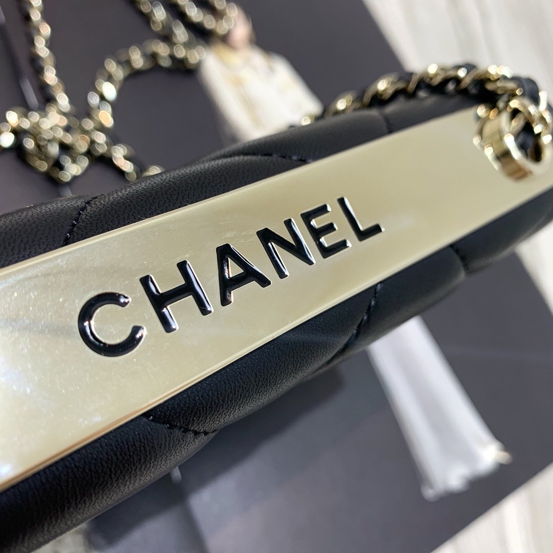 Ch**el new goatskin woc chain bag 19cm