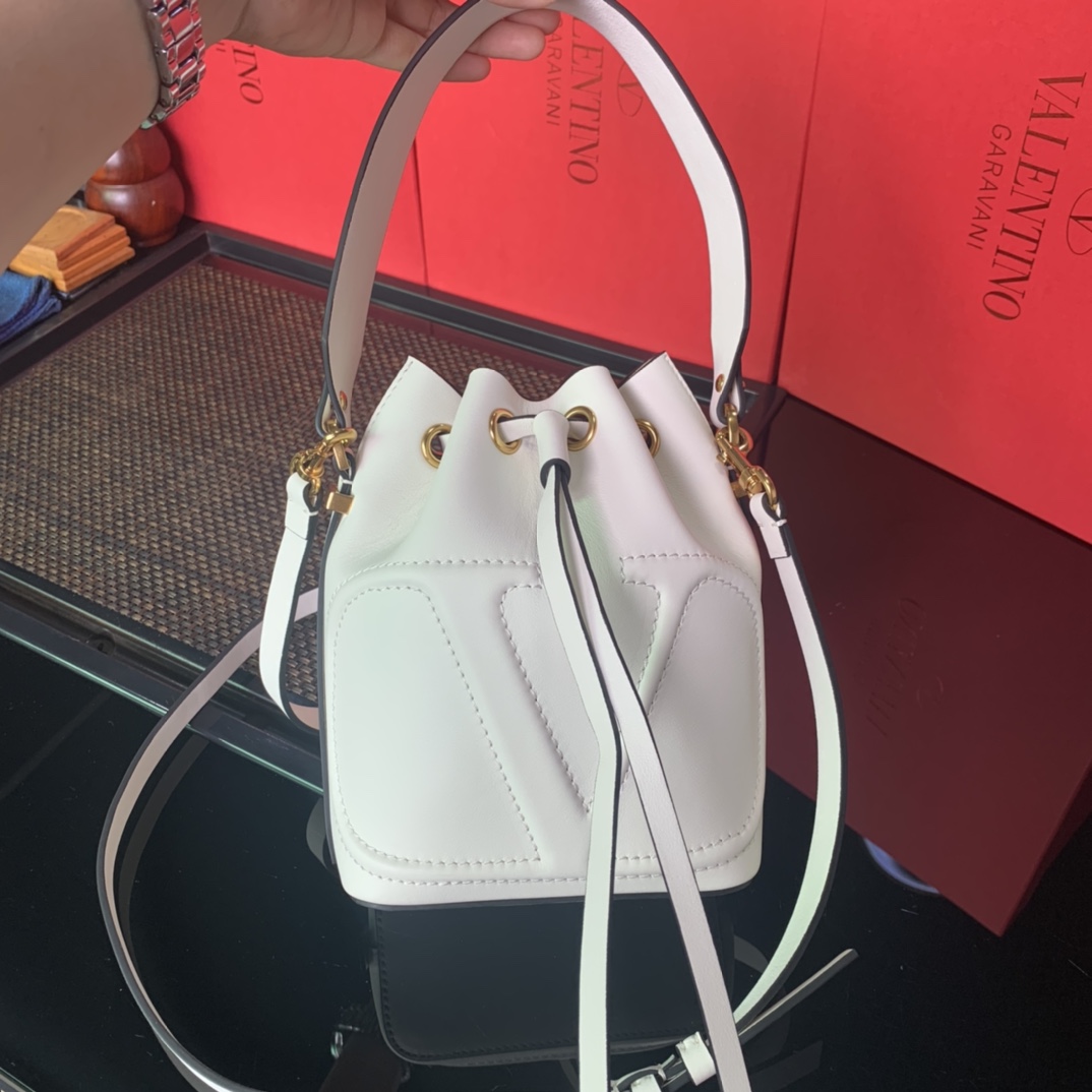 Va1e*ntin0 new style bucket bag 2054 15×10×20cm