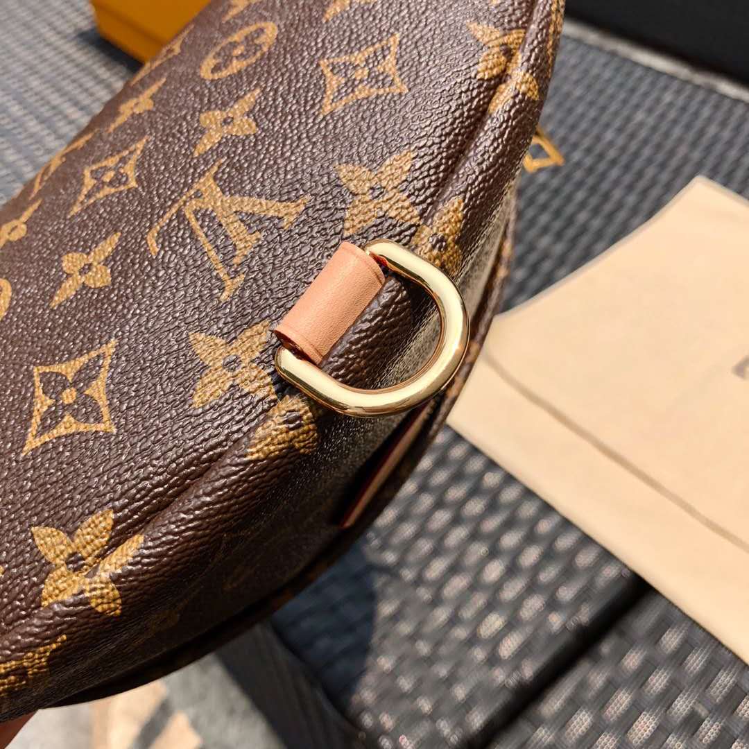 LV bum bag 37*14*13cm
