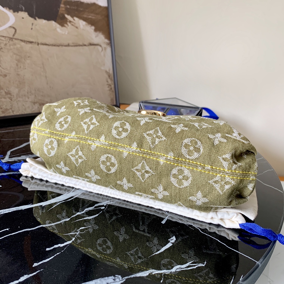 lv De*1m small satchel m95050 green 26*15*9cm