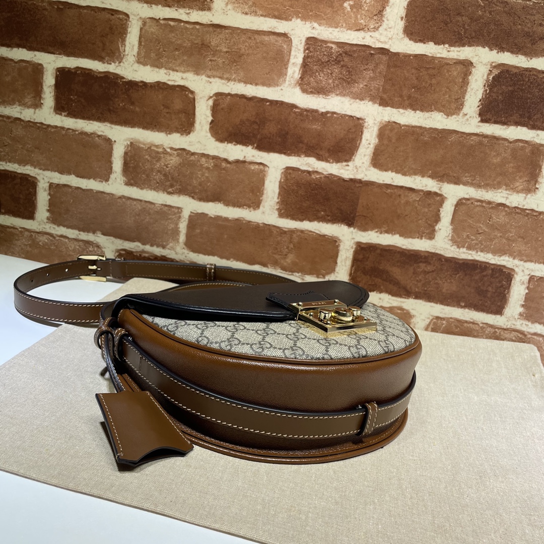 Gvc*1 padlock small shoulder bag 644524  22 x 19.5 x 6.5 cm