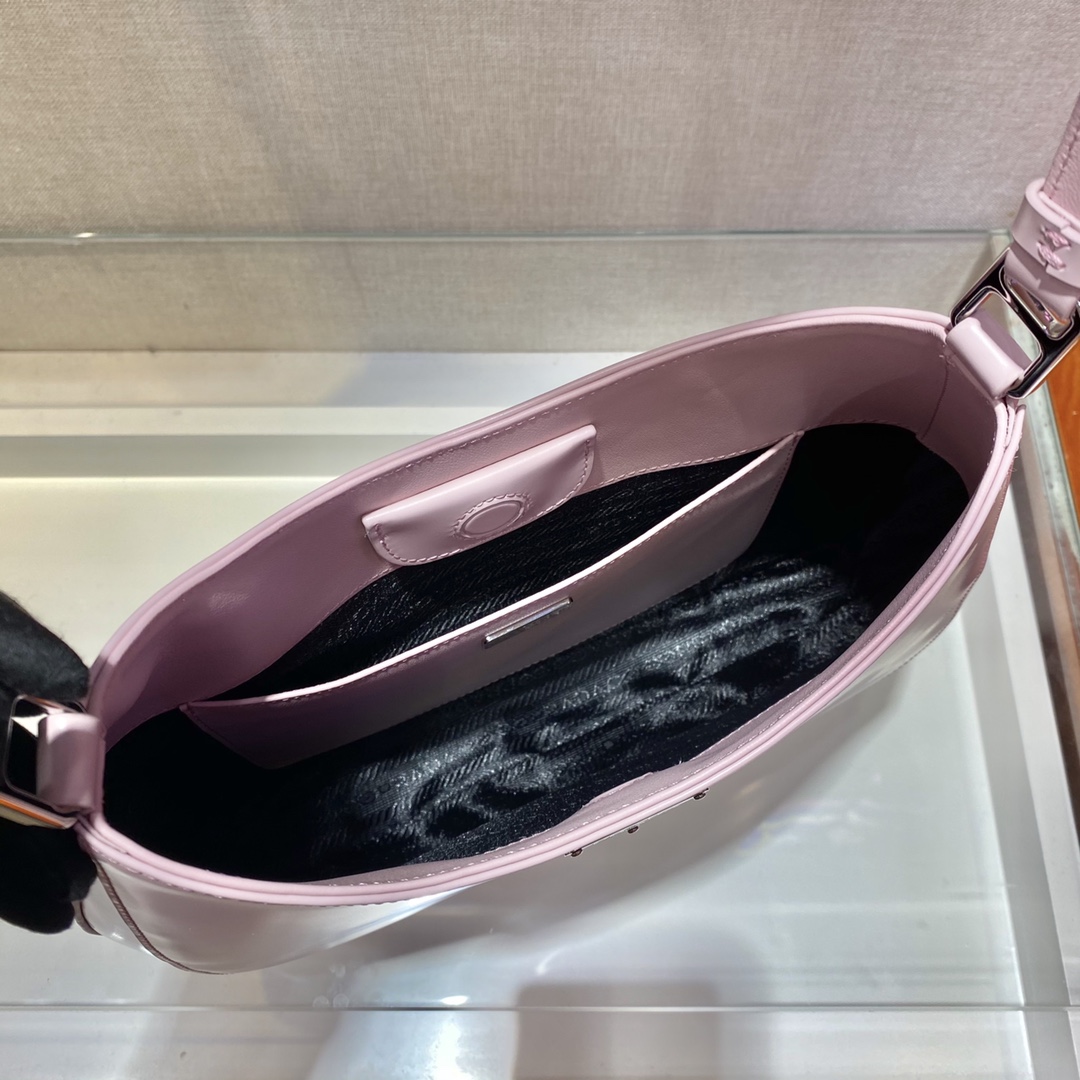 Pra*a cleo brushed leather shoulder bag in alabaster pink 1bc156 30 x 18.5 x 4 cm