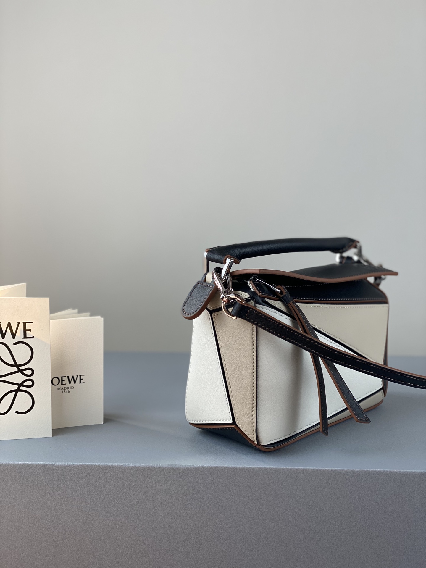 L0ew* mini puzzle craft bag in classic calfskin light oat 18*12.5*8cm