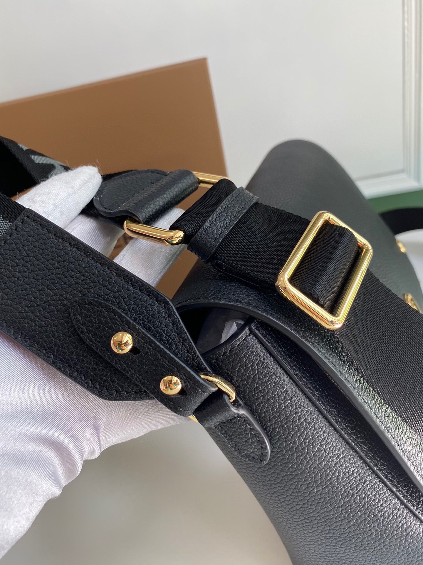 Bv*b*rry leather and vintage check note crossbody bag black 25 x 8.5 x 18cm