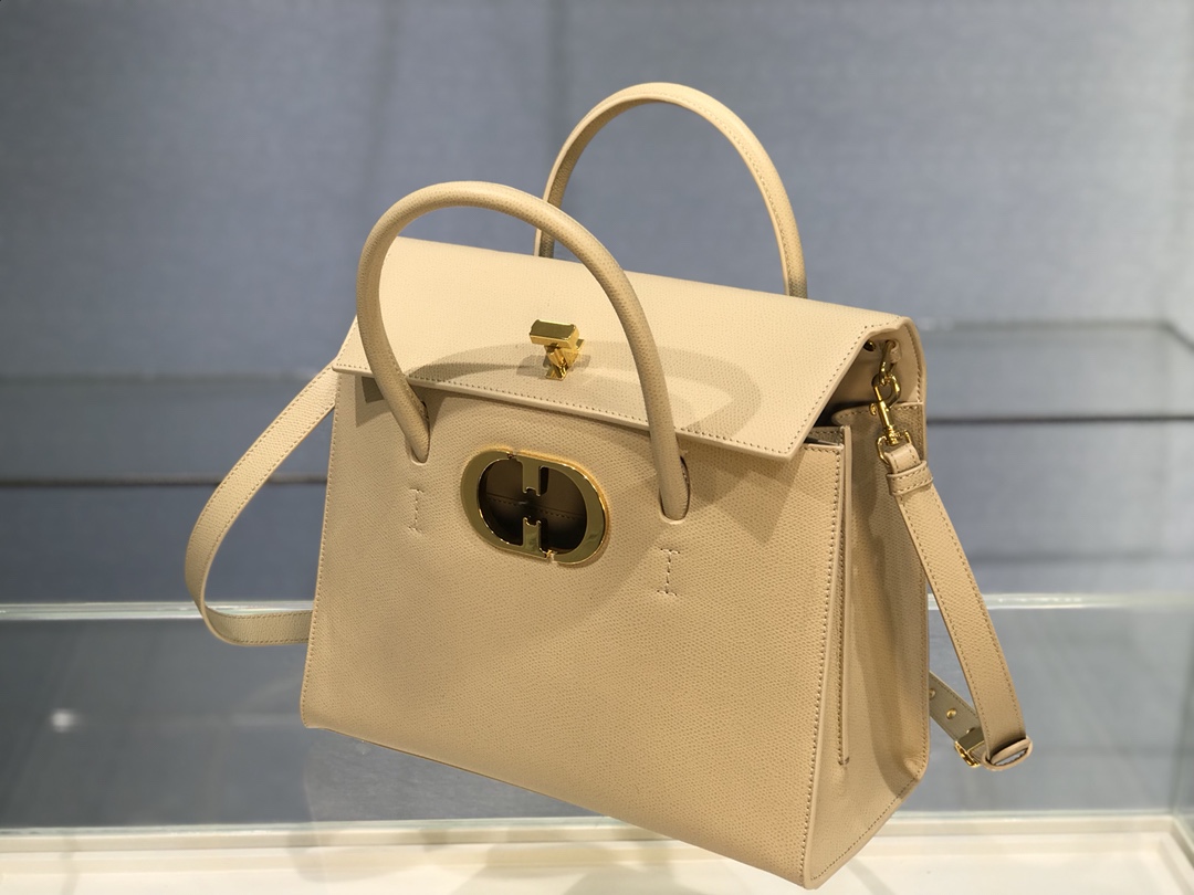 D10r medium st honorÉ tote beige grained calfskin m9321umba 25 cm x 19 cm x 12 cm