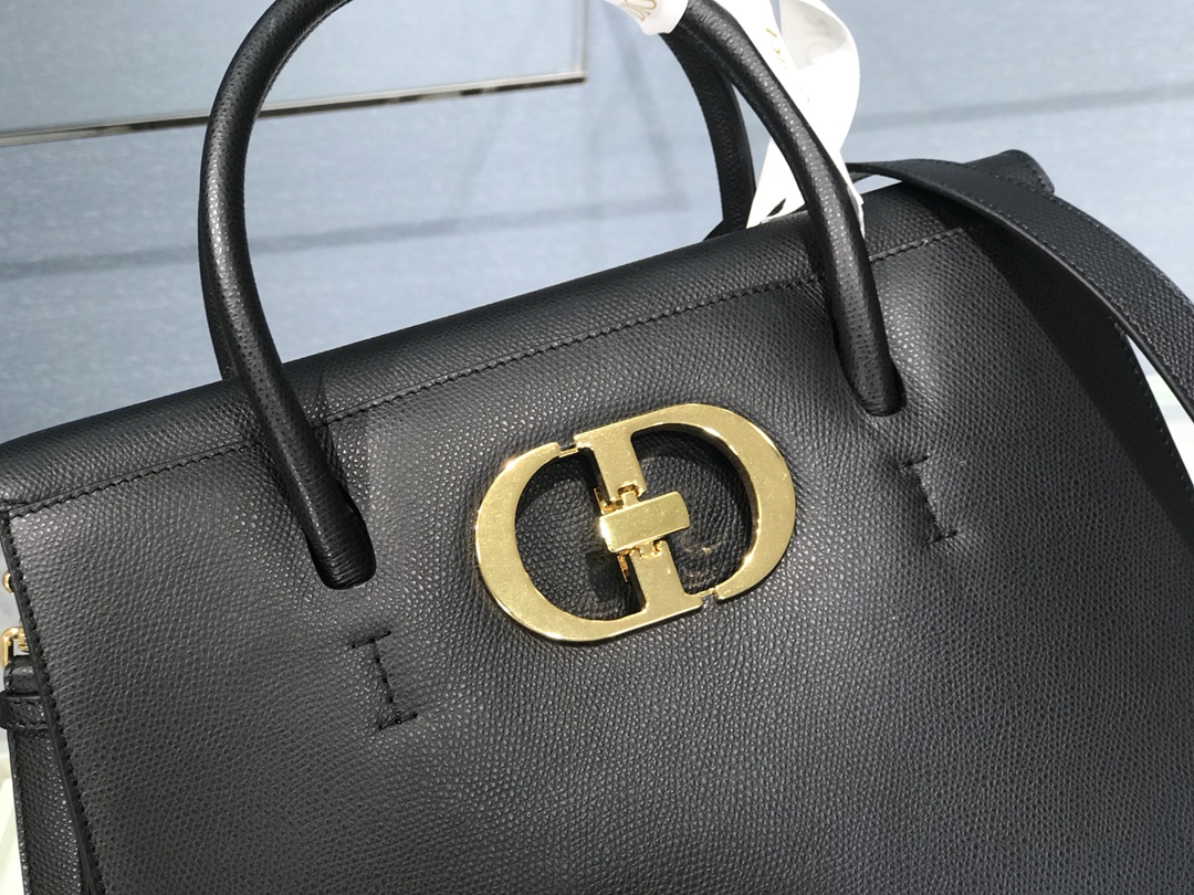 D10r medium st honorÉ tote black grained calfskin m9321umba  25 cm x 19 cm x 12 cm