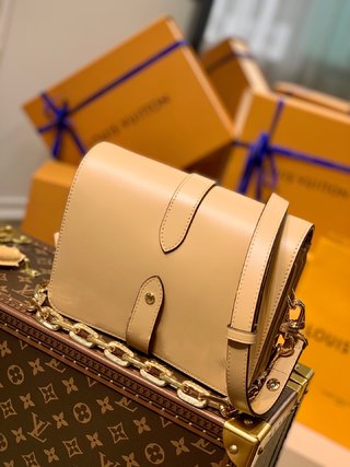 l0vis Vvtt0n rendez-vous calfskin camel m57745  17.0 x 22.0 x 7.0 cm