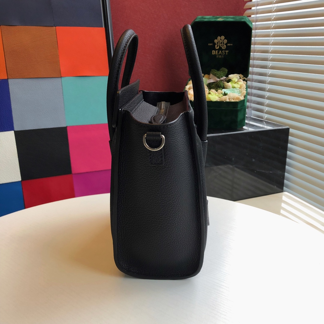 ce1i*e nano lU*gage bag in drummed calfskin black 189243dru 20 x 20 x 10 cm