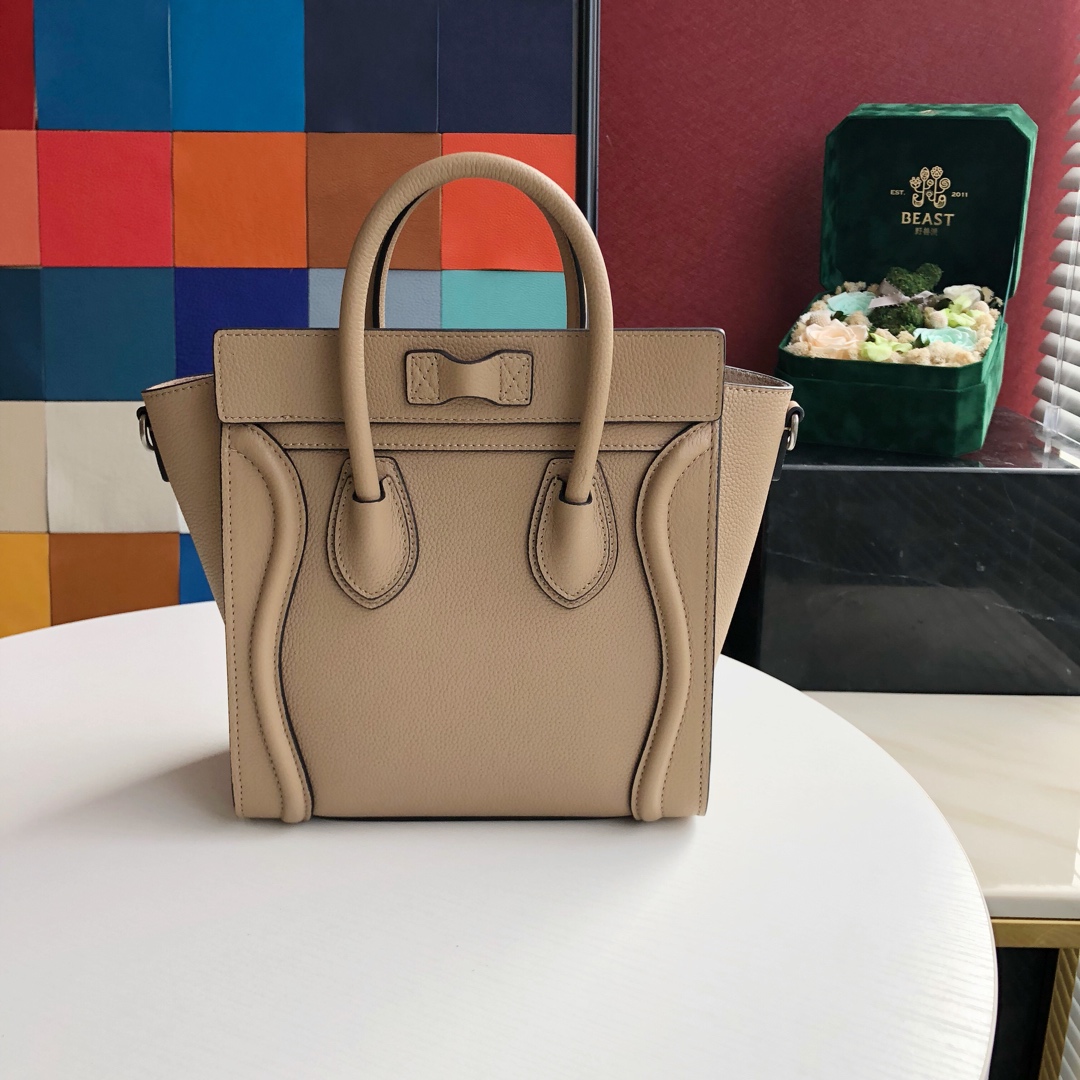 ce1i*e nano lU*gage bag in drummed calfskin dune 189243dru 20 x 20 x 10 cm