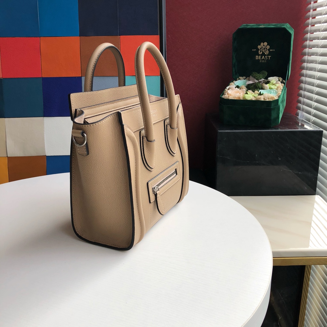 ce1i*e nano lU*gage bag in drummed calfskin dune 189243dru 20 x 20 x 10 cm