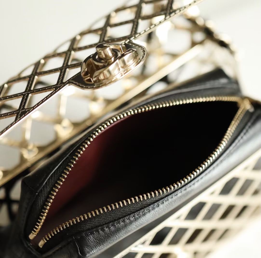 Ch**el evening bag gold-tone metal & lambskin gold & black as2514 11 x 18 x 6 cm