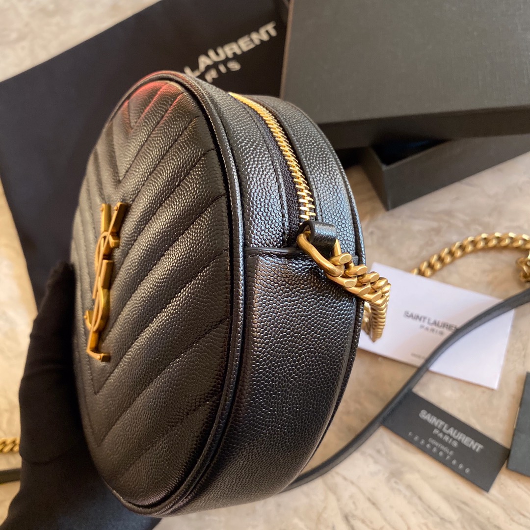 Y51 vinyle round camera bag in chevron-quilted grain de poudre embossed leather black 6104361 17 x 17 x 5.5 cm