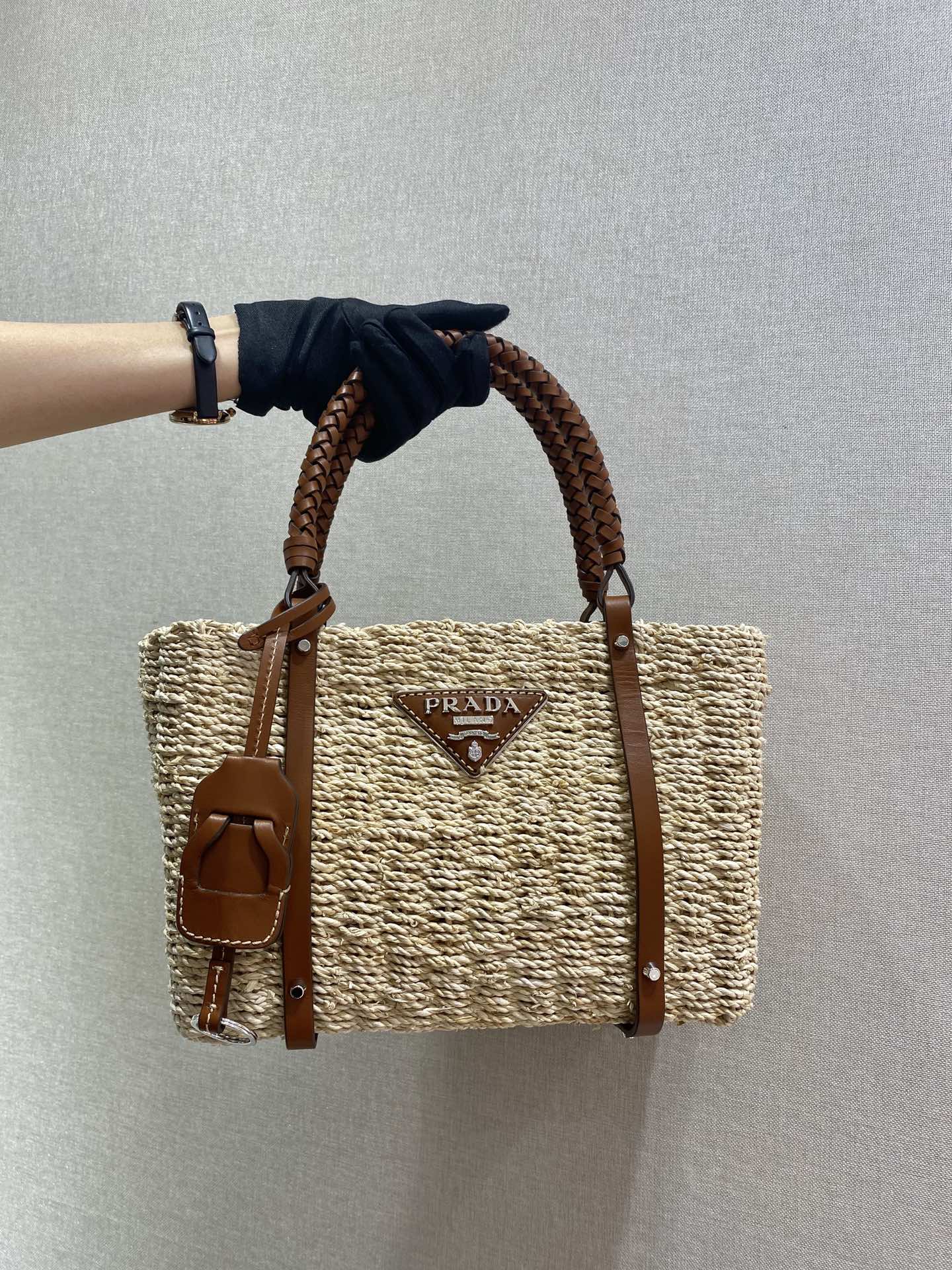 Pra*a women corn husk and leather tote beige 1bg336 26 x 18 x ​​13.5 cm