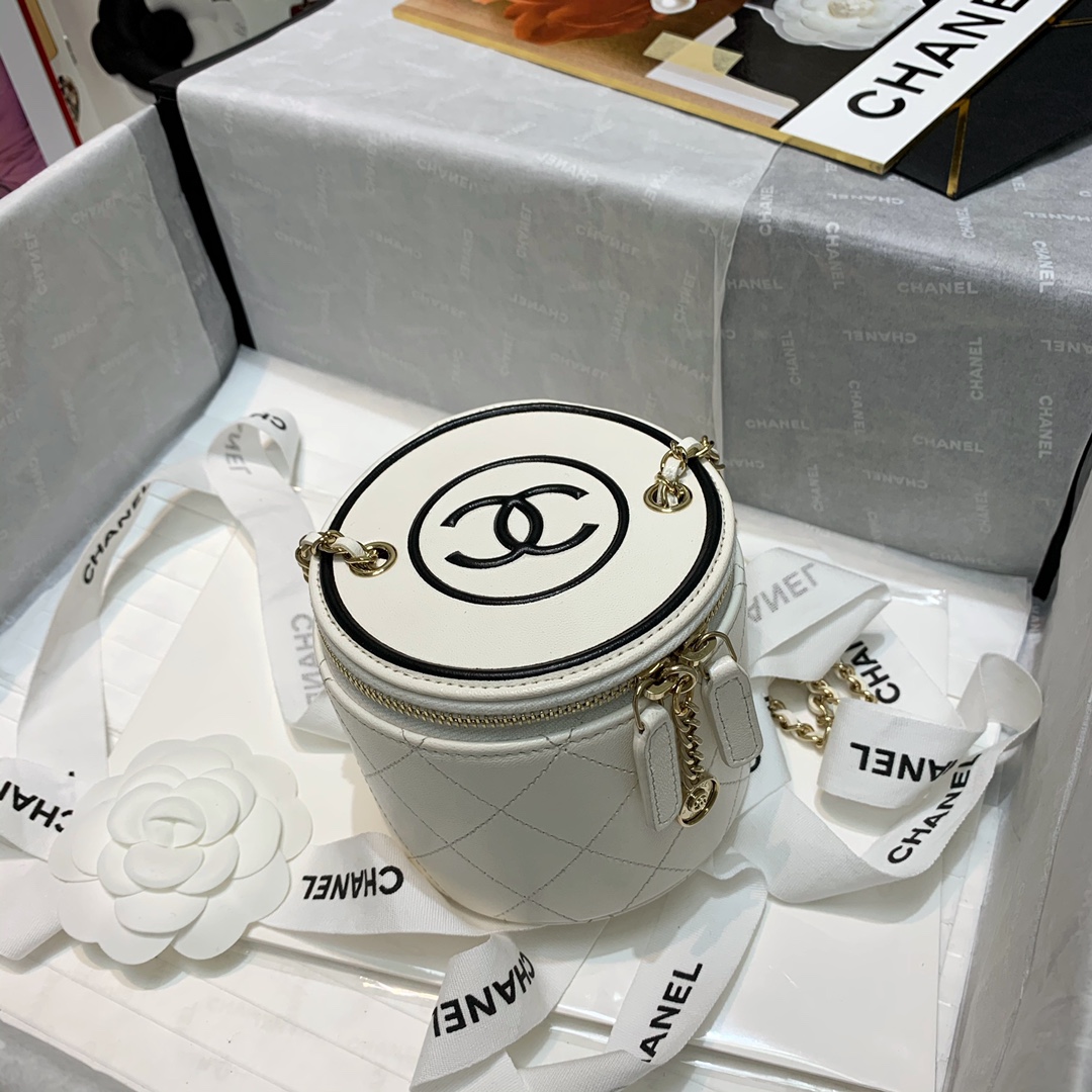 Ch**el small vanity with chain lambskin & gold-tone metal white & black ap2193 9 x 10 x 10 cm