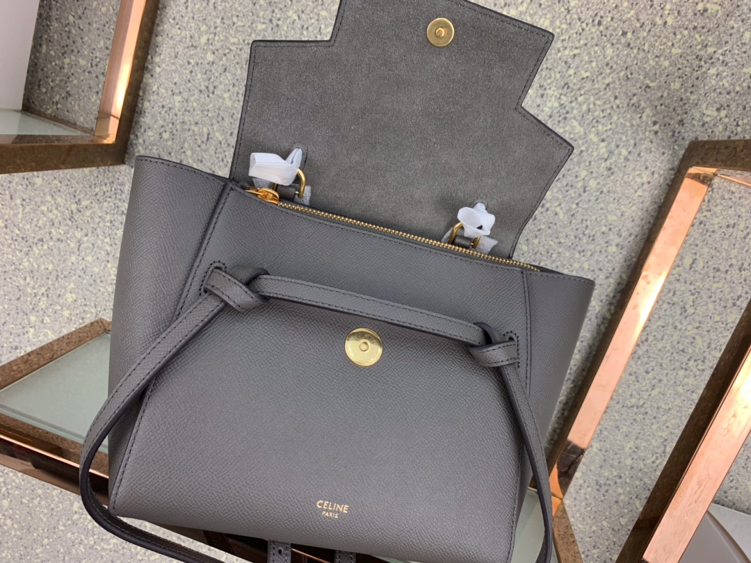 Ce1i*e nano belt bag in grained calfskin grey 189003 20 x 20 x 10 cm