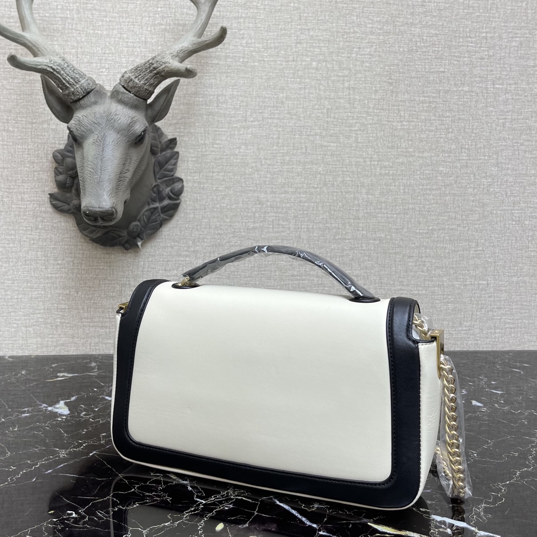 F**di baguette chain black and white nappa leather bag 8br783 27 x 6 x 13.5 cm