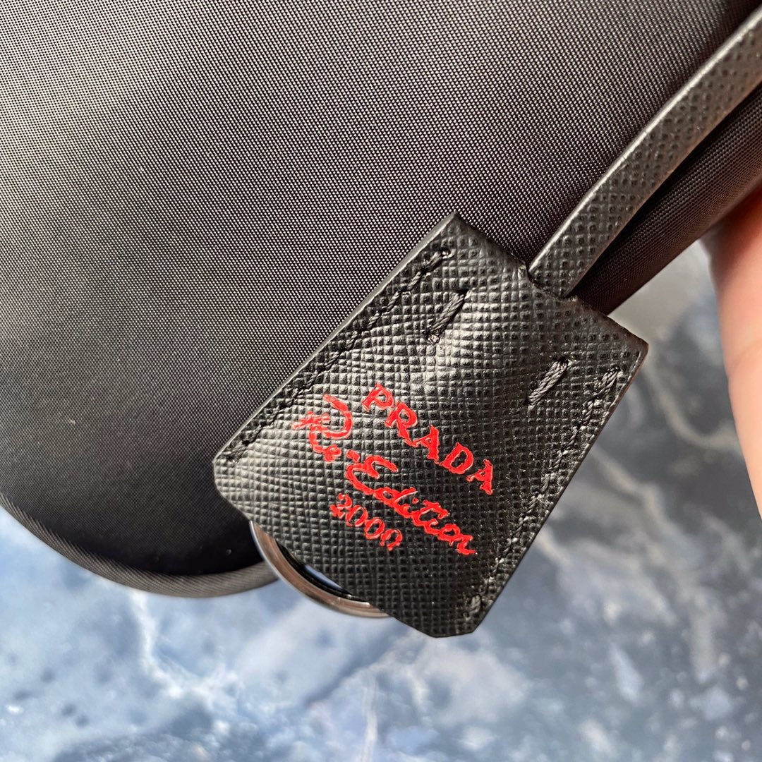Pra*a re-edition 2000 nylon mini bag black and red 1ne515 23 × 17 × 6 cm