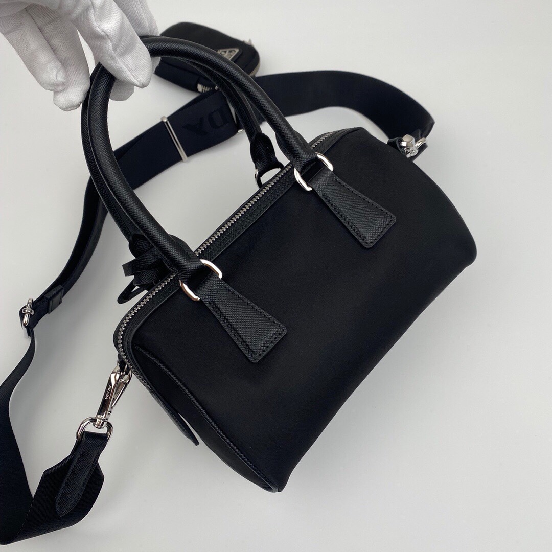 Pra*a re-edition 2005 nylon bag black 1bb846 20 x 11.5 x 11 cm