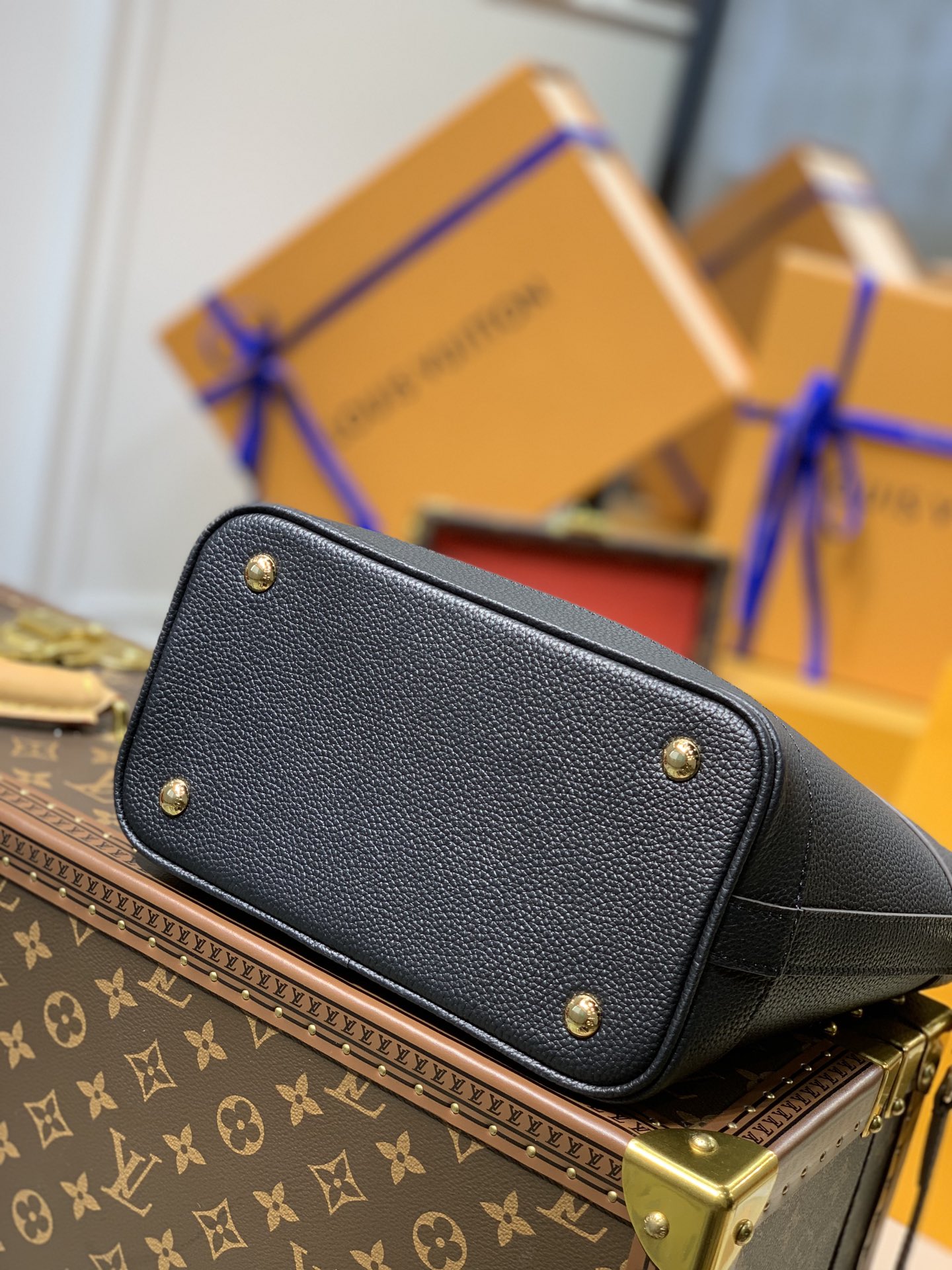 l0vis Vvtt0n cruiser pm black m57934 25 x 22.5 x 13 cm