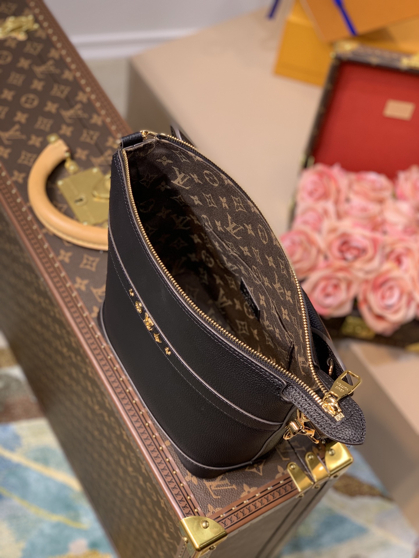 l0vis Vvtt0n cruiser pm black m57934 25 x 22.5 x 13 cm