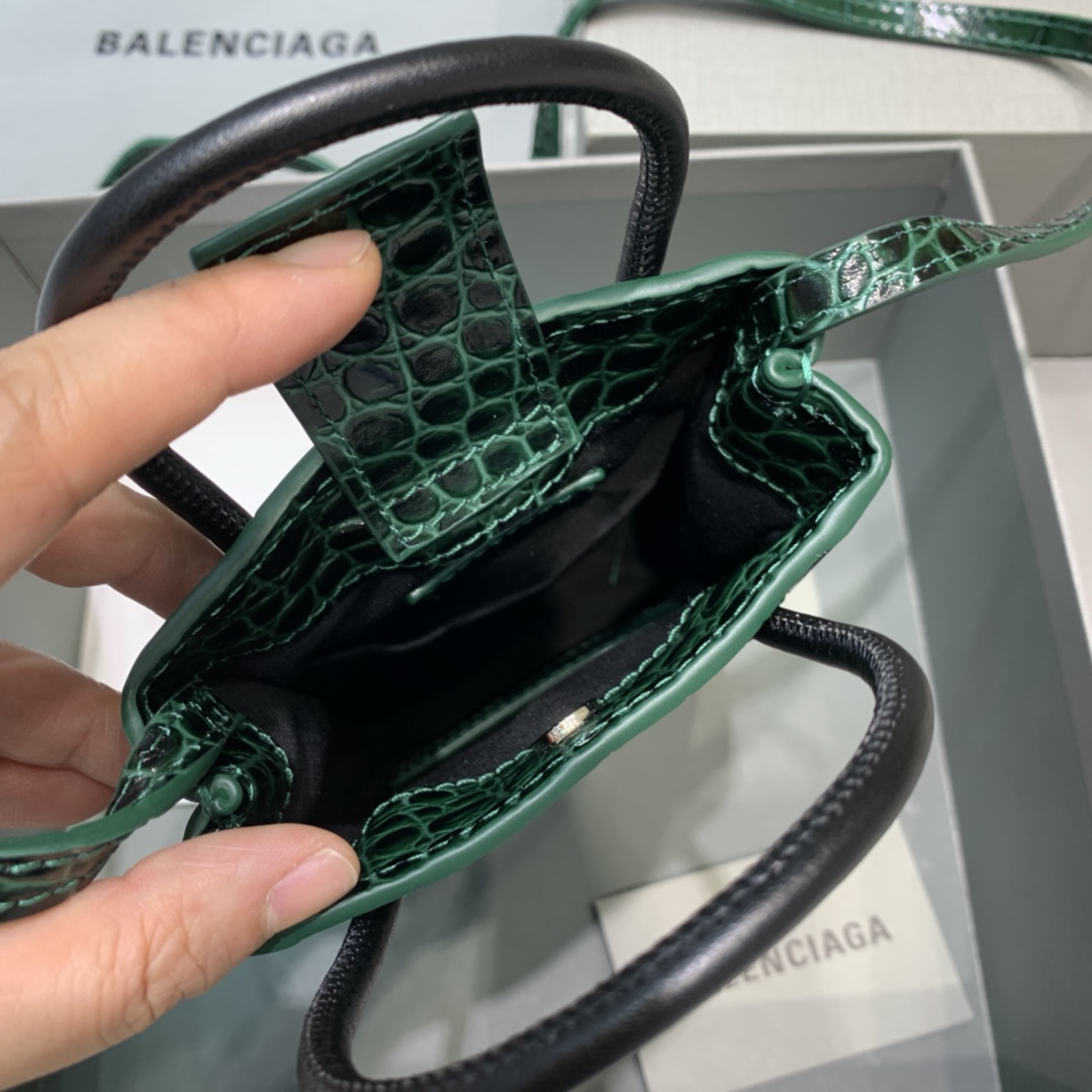 Ba1en*iaga shopping phone holder croc-effect leather bag in green 12 x 4.5 x 18 cm