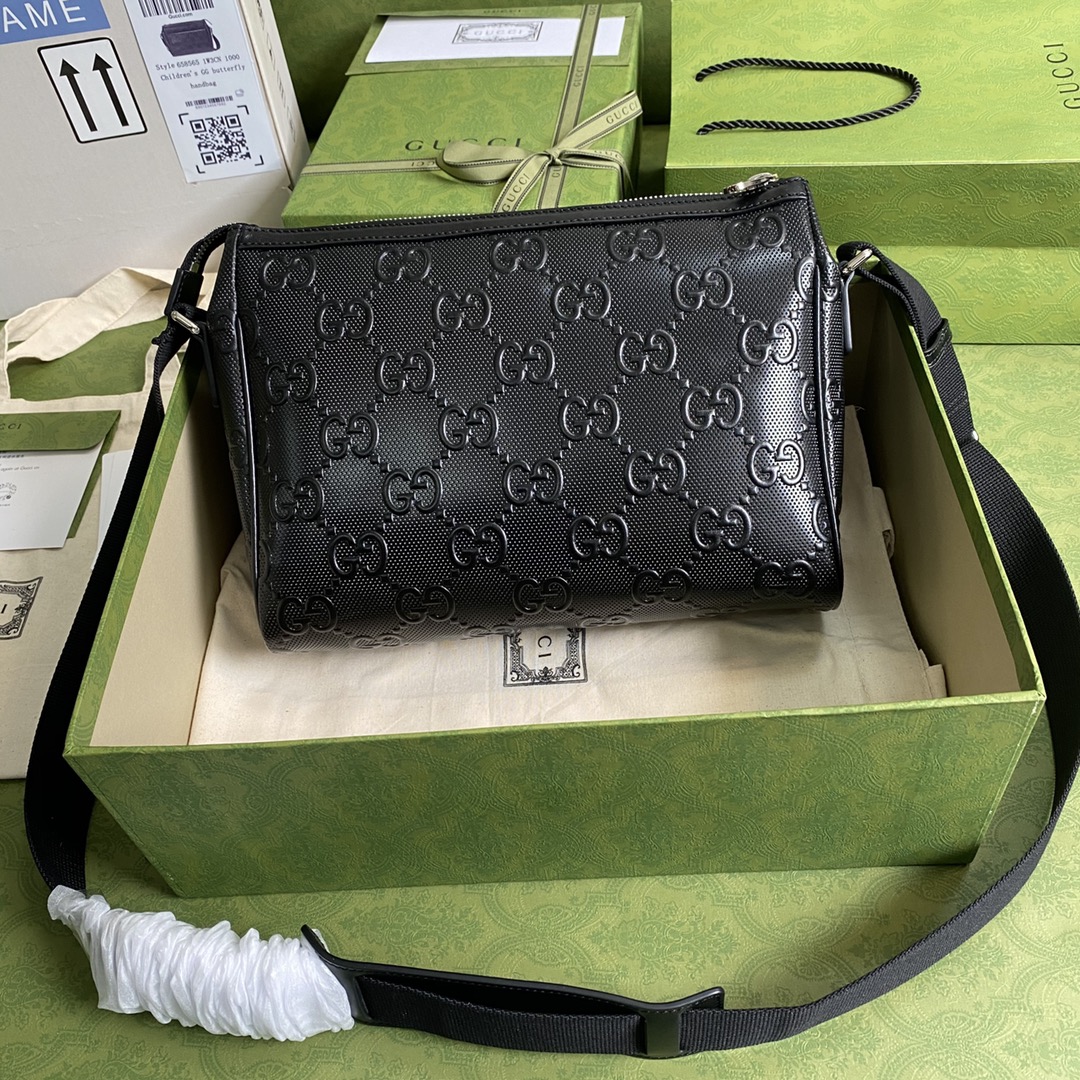 Gvc*1 gg embossed messenger bag black 658565 29 × 22 × 9.5 cm