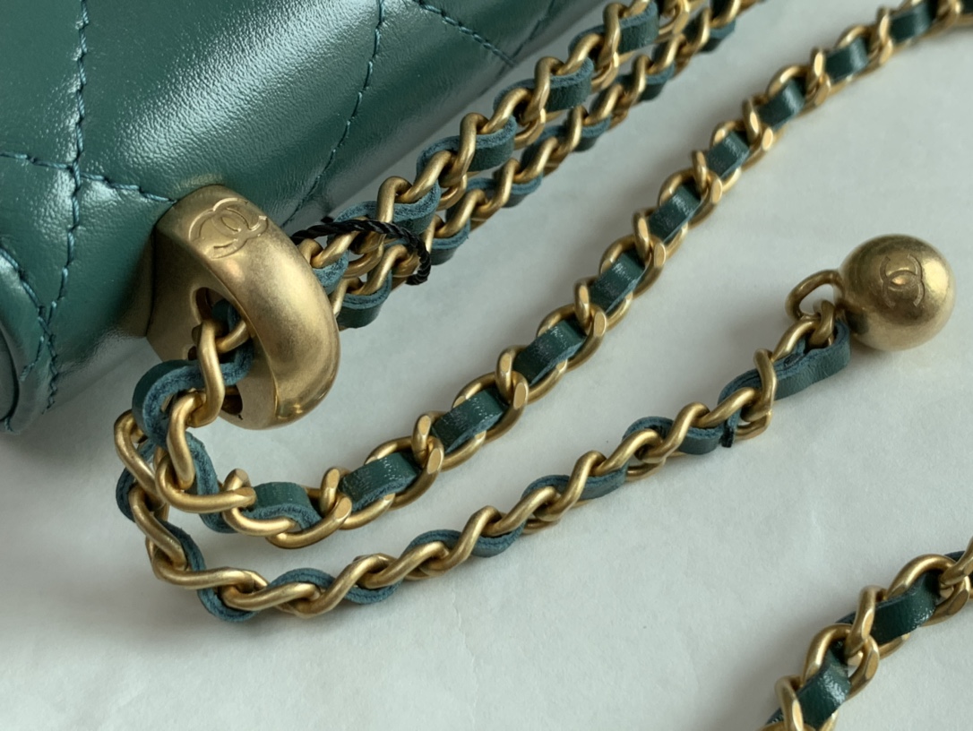 Ch**el wallet on chain calfskin & gold-tone metal forest ap2289 19cm