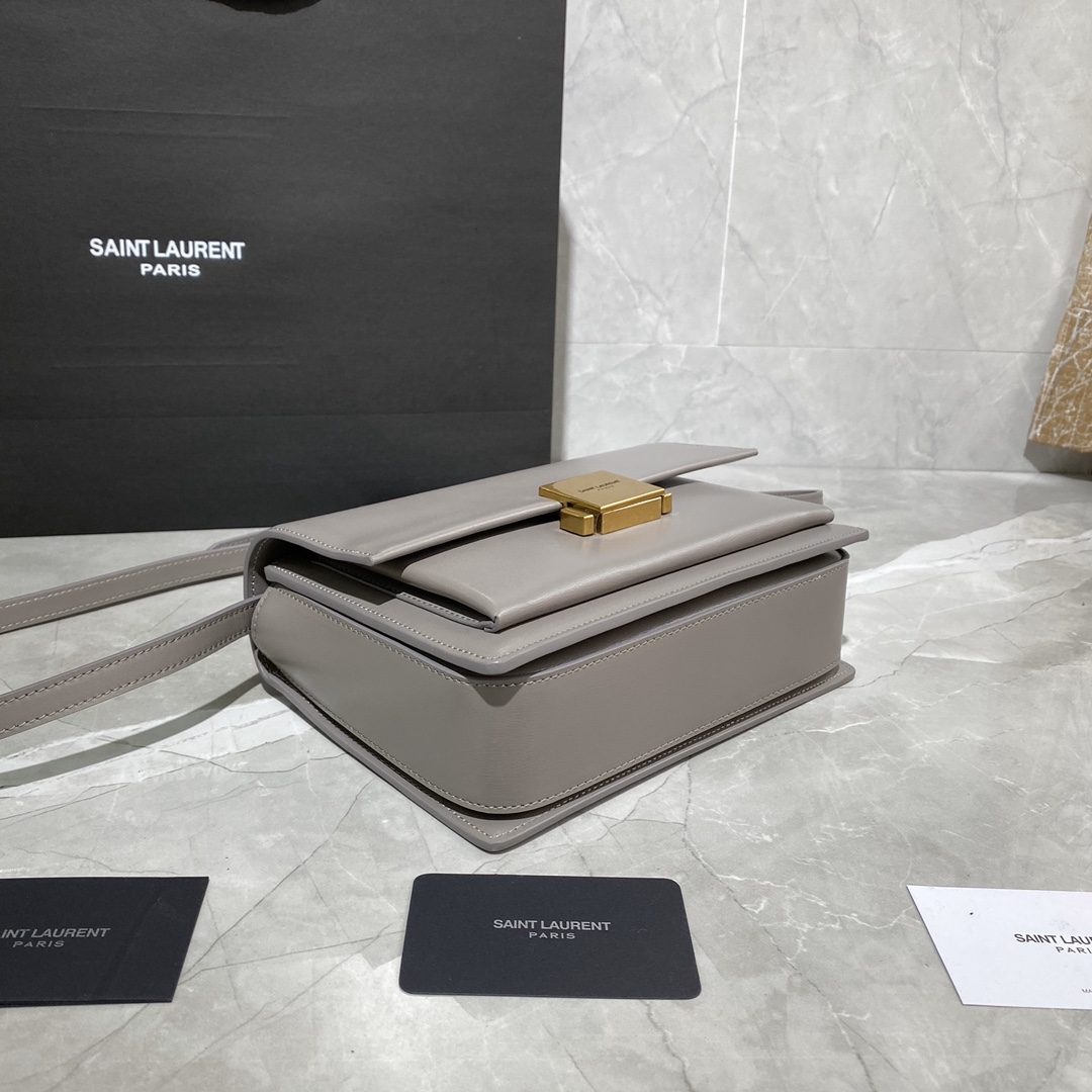 y51 medium bellechasse in leather grey and G01den 482051 22 x 16 x 9 cm