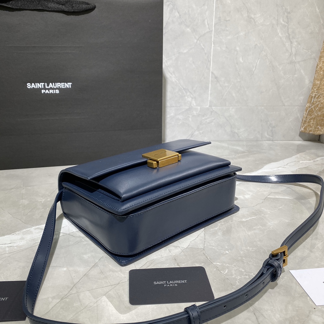 y51 medium bellechasse in leather blue and G01den 482051 22 x 16 x 9 cm