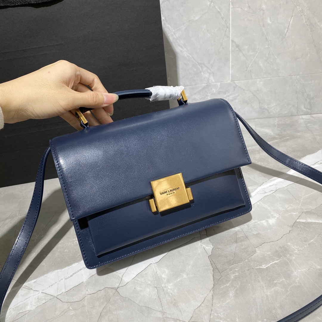 y51 medium bellechasse in leather blue and G01den 482051 22 x 16 x 9 cm